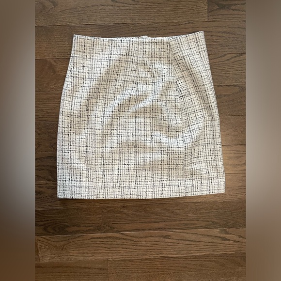 NWOT H&M High Waisted Skirt - Picture 3 of 3